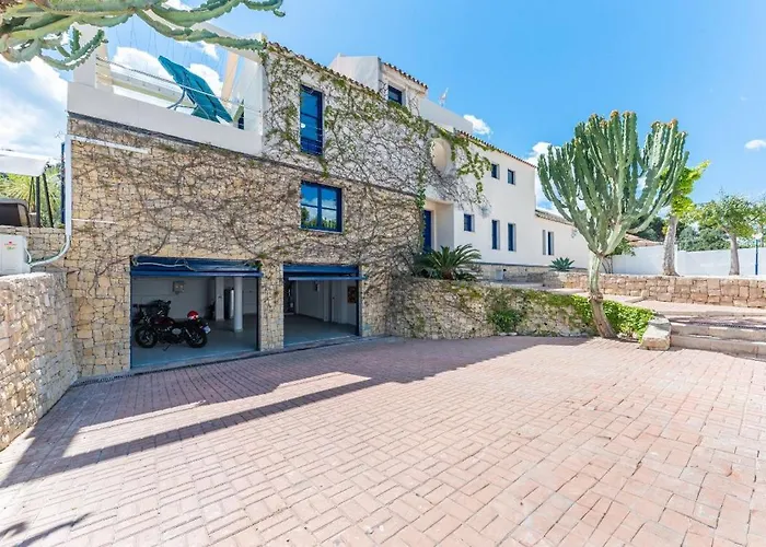 Lucentum Villa *