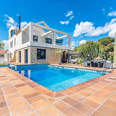 Lucentum Villa *